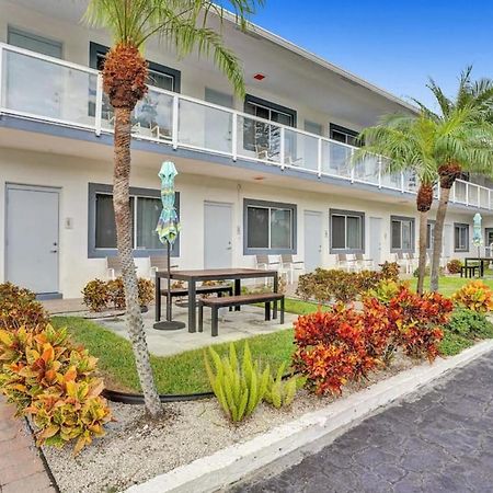 Waves Beach Town Cozy Studio Apartment ポンパノビーチ エクステリア 写真
