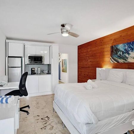 Waves Beach Town Cozy Studio Apartment ポンパノビーチ エクステリア 写真