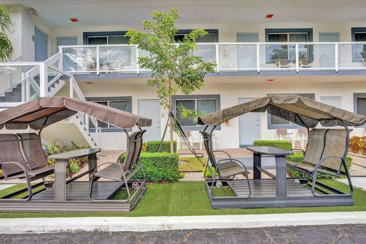 Waves Beach Town Cozy Studio Apartment ポンパノビーチ エクステリア 写真