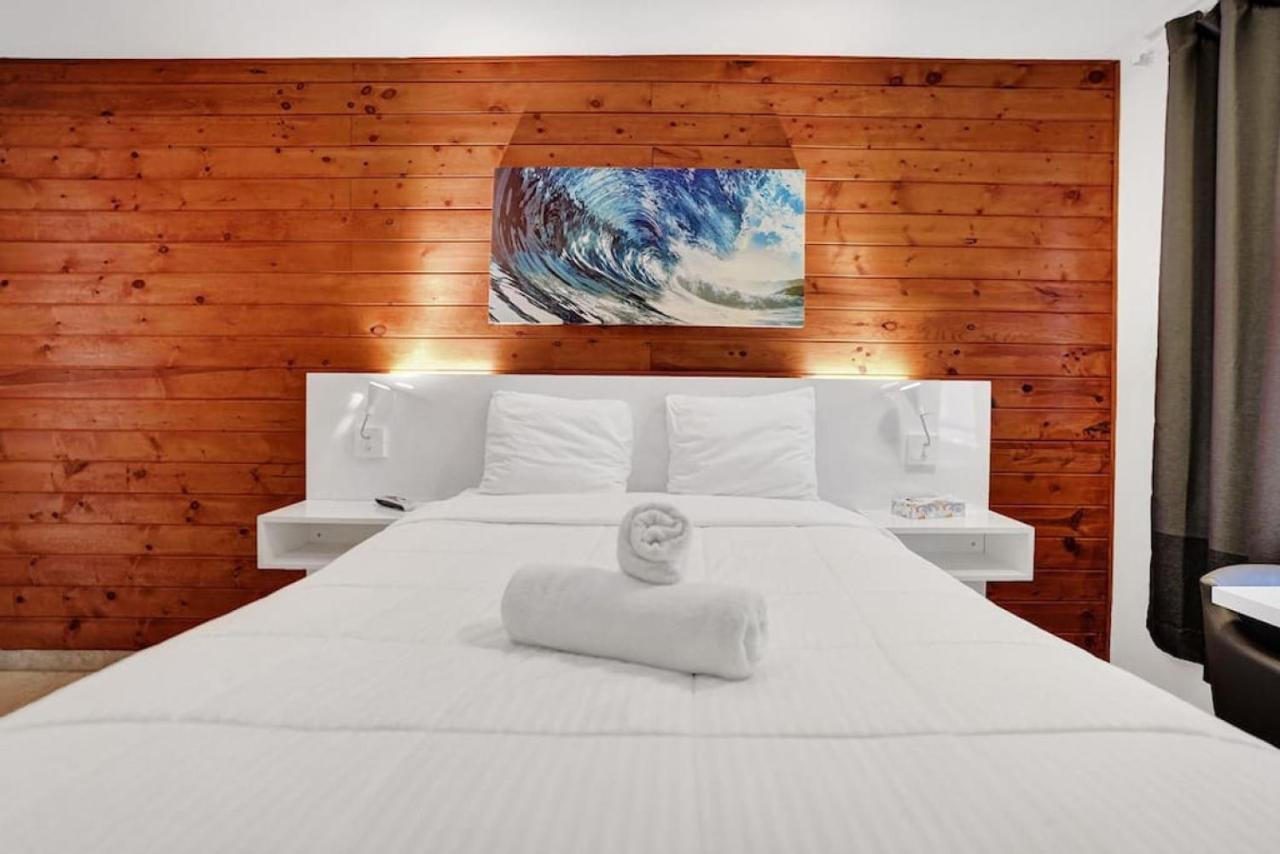 Waves Beach Town Cozy Studio Apartment ポンパノビーチ エクステリア 写真