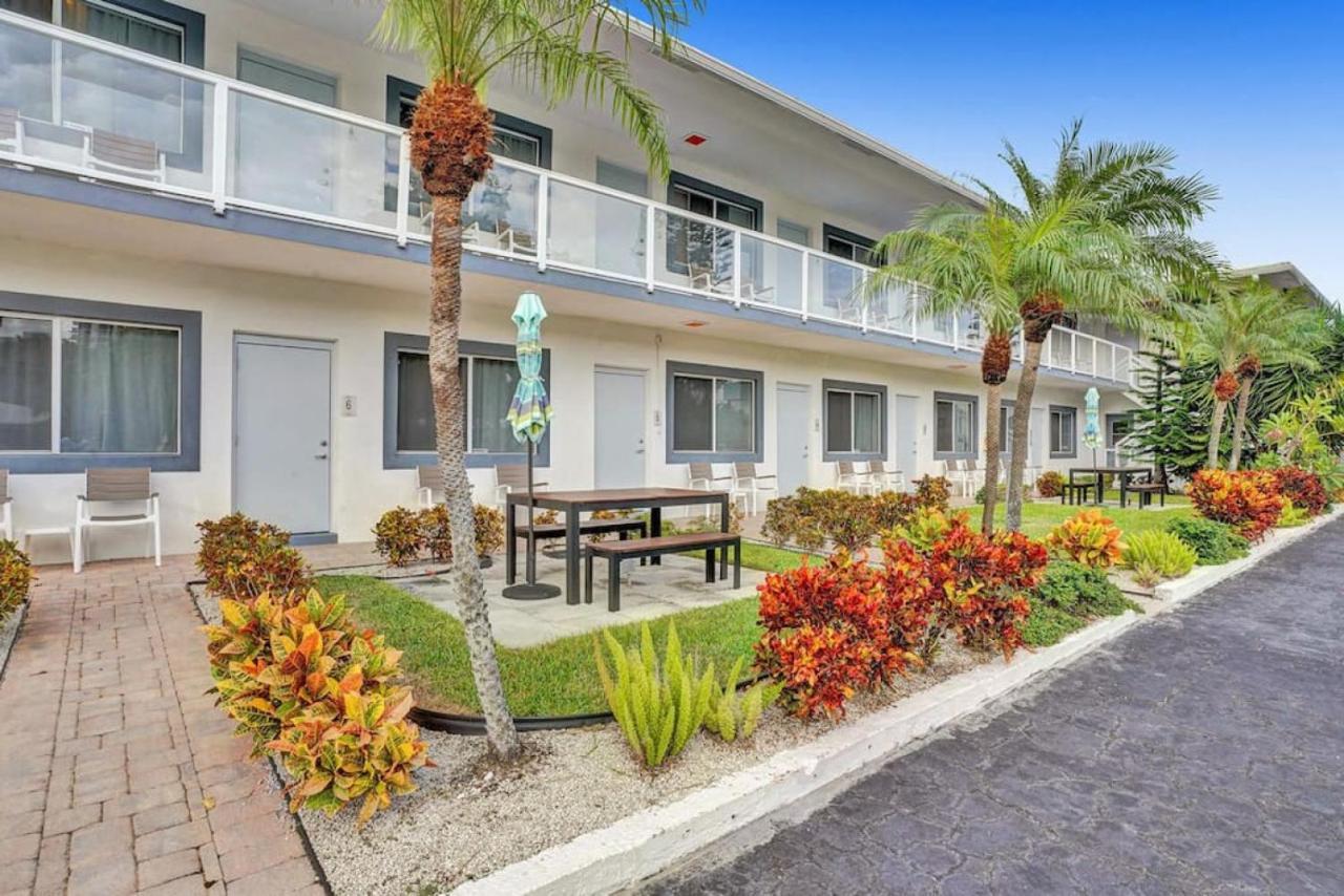 Waves Beach Town Cozy Studio Apartment ポンパノビーチ エクステリア 写真