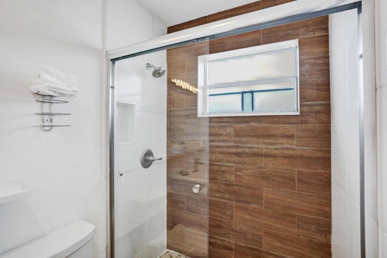 Waves Beach Town Cozy Studio Apartment ポンパノビーチ エクステリア 写真